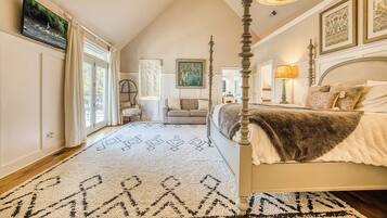 9 dormitorios, escritorio, tabla de planchar con plancha y cuna de viaje