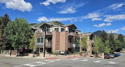 2B Town Condo nukkuu 4