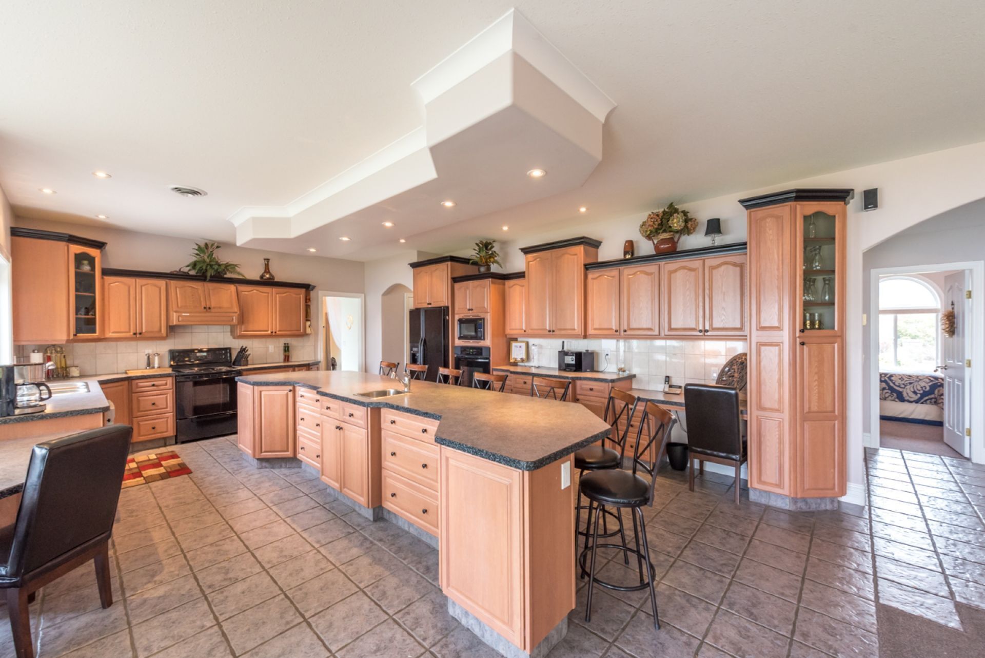 Beautiful Lakefront Property! 8 Bedrooms and Breath taking view!