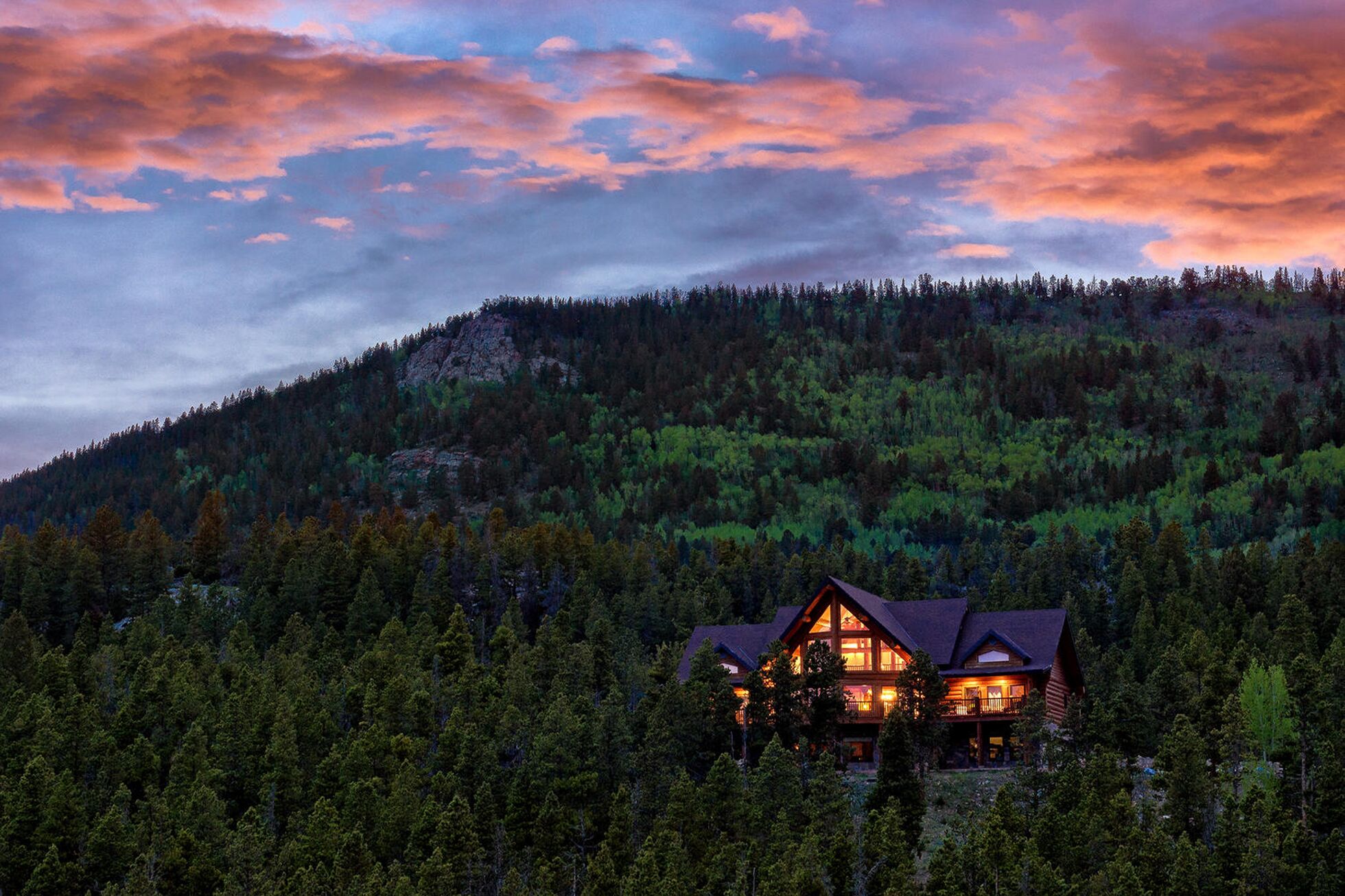 Perfectly secluded home with 100s of aces of open natural beauty & awsome views