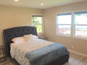 3 bedrooms, in-room safe, iron/ironing board, travel cot