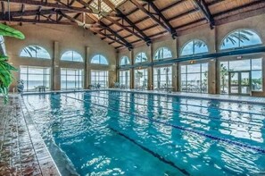 Piscine intérieure, piscine extérieure