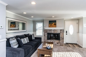 Smart TV, chimenea y tenis de mesa