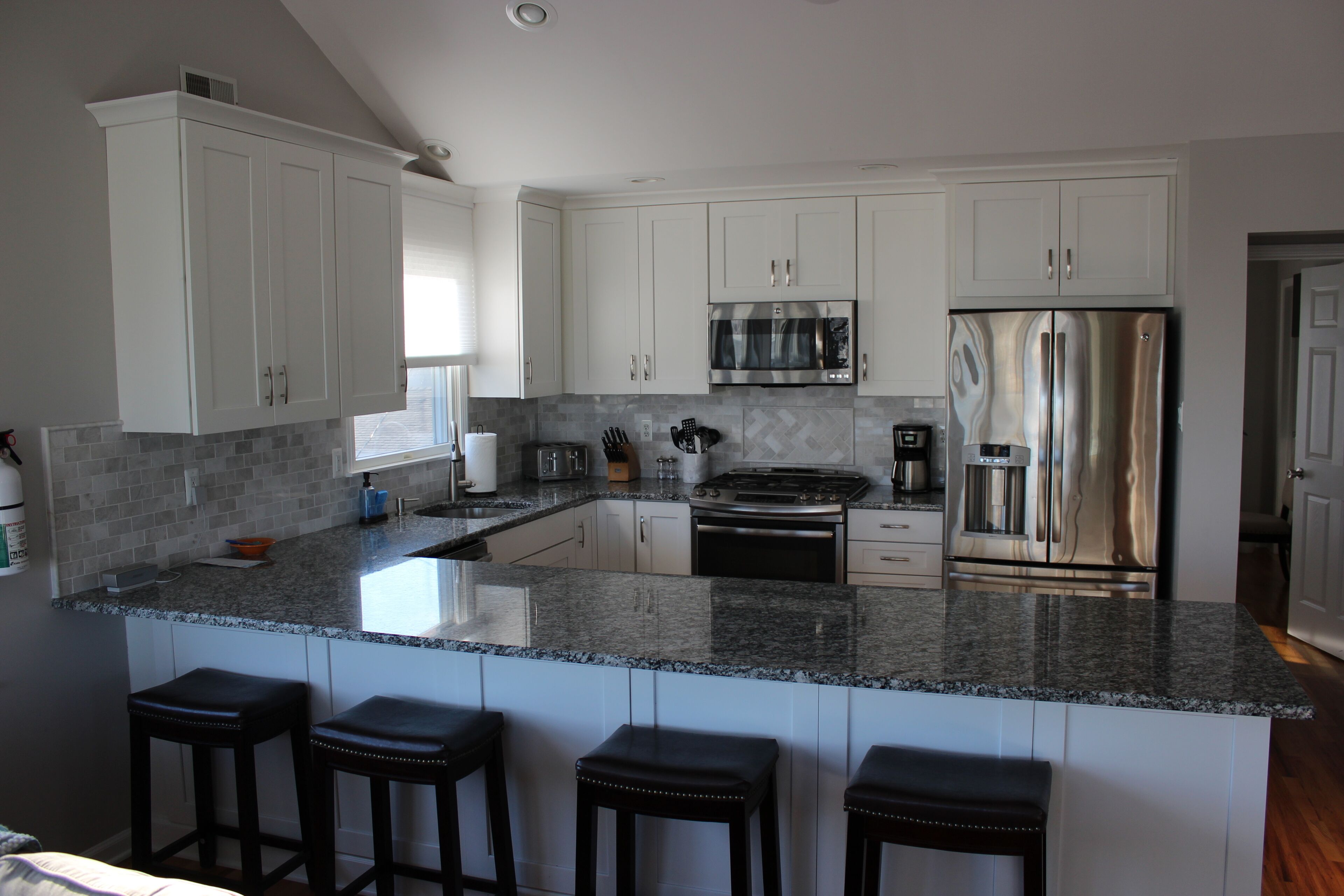 Heated Saltwater Pool-Fabulous Oceanviews 2 houses to beach, Avoid Traffic!