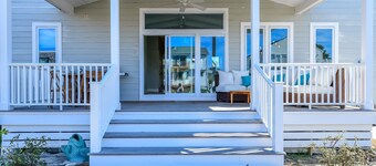 驚くほど美しい5 BR 5 BA運河フロントホーム-今年完全に改装済み 