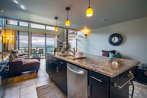 Interior - Luxurious & Tasteful Oceanfront Condo! (Napili Point Resort, Lahaina, HI, USA)