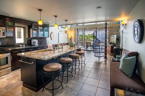 Interior - Luxurious & Tasteful Oceanfront Condo! (Napili Point Resort, Lahaina, HI, USA)