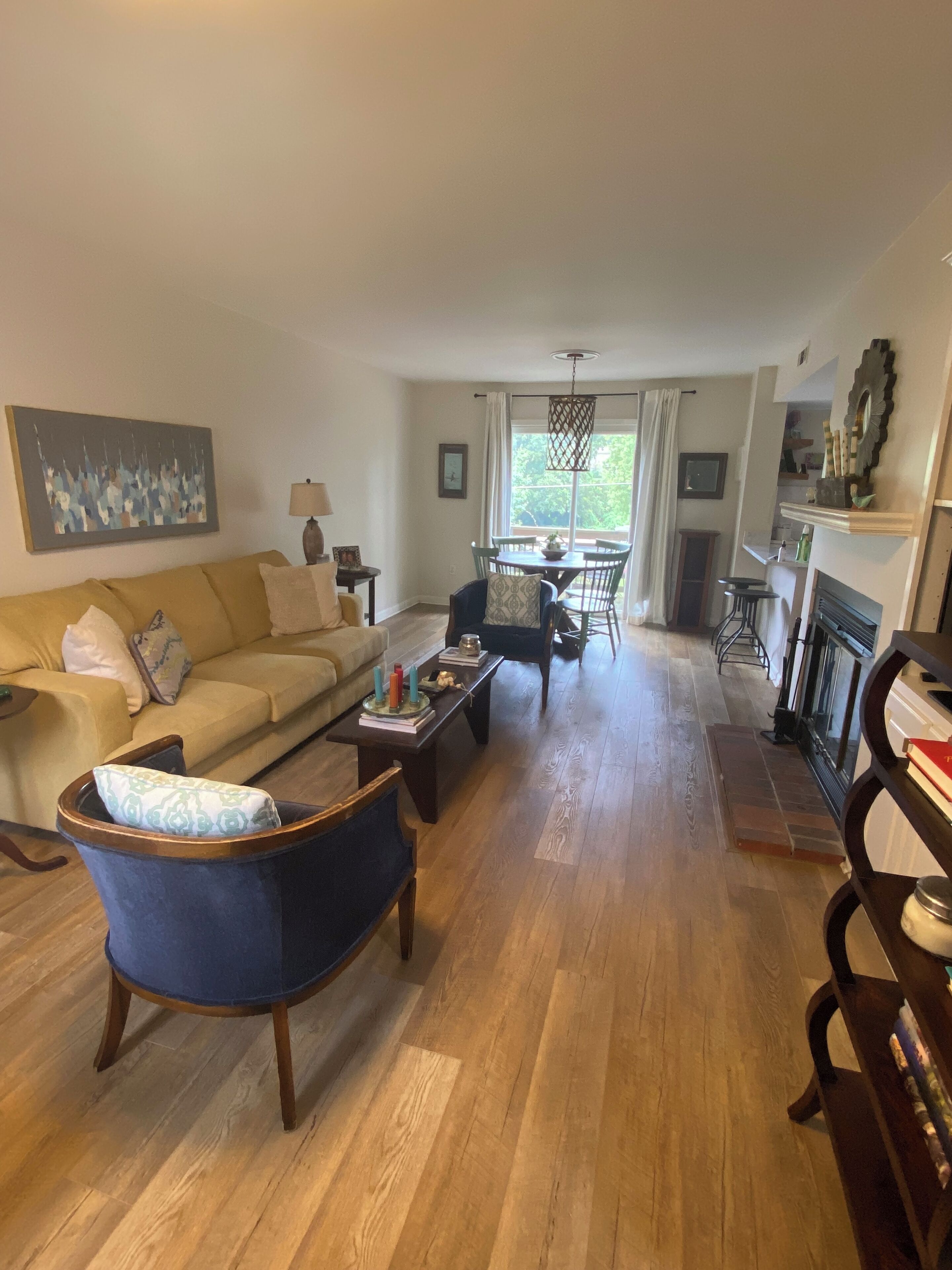 Walking Distance to Historic Oxford Square - Book for 2023 Football!