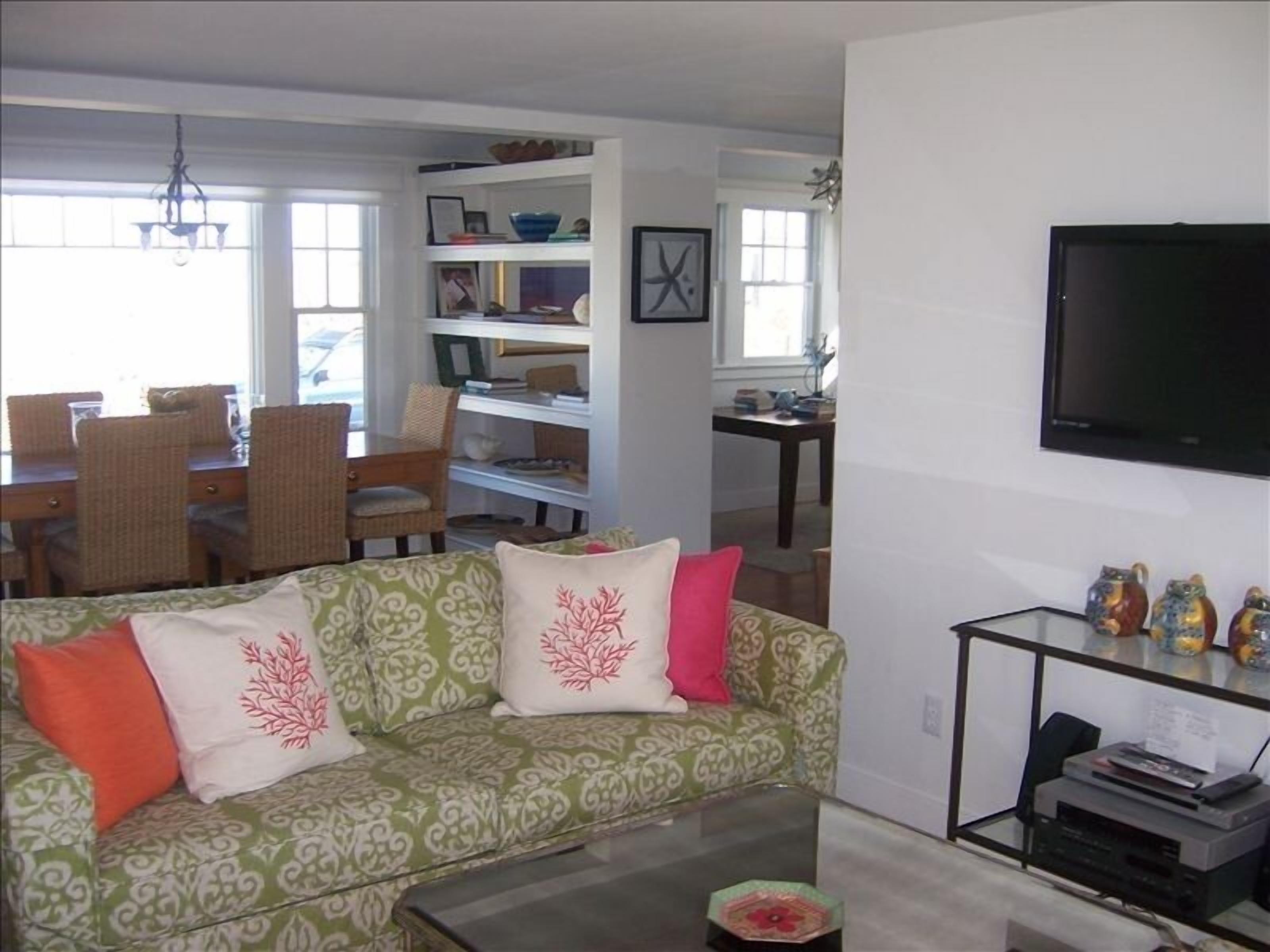Plum Island - Charming 2 BR Cottage by the Sea