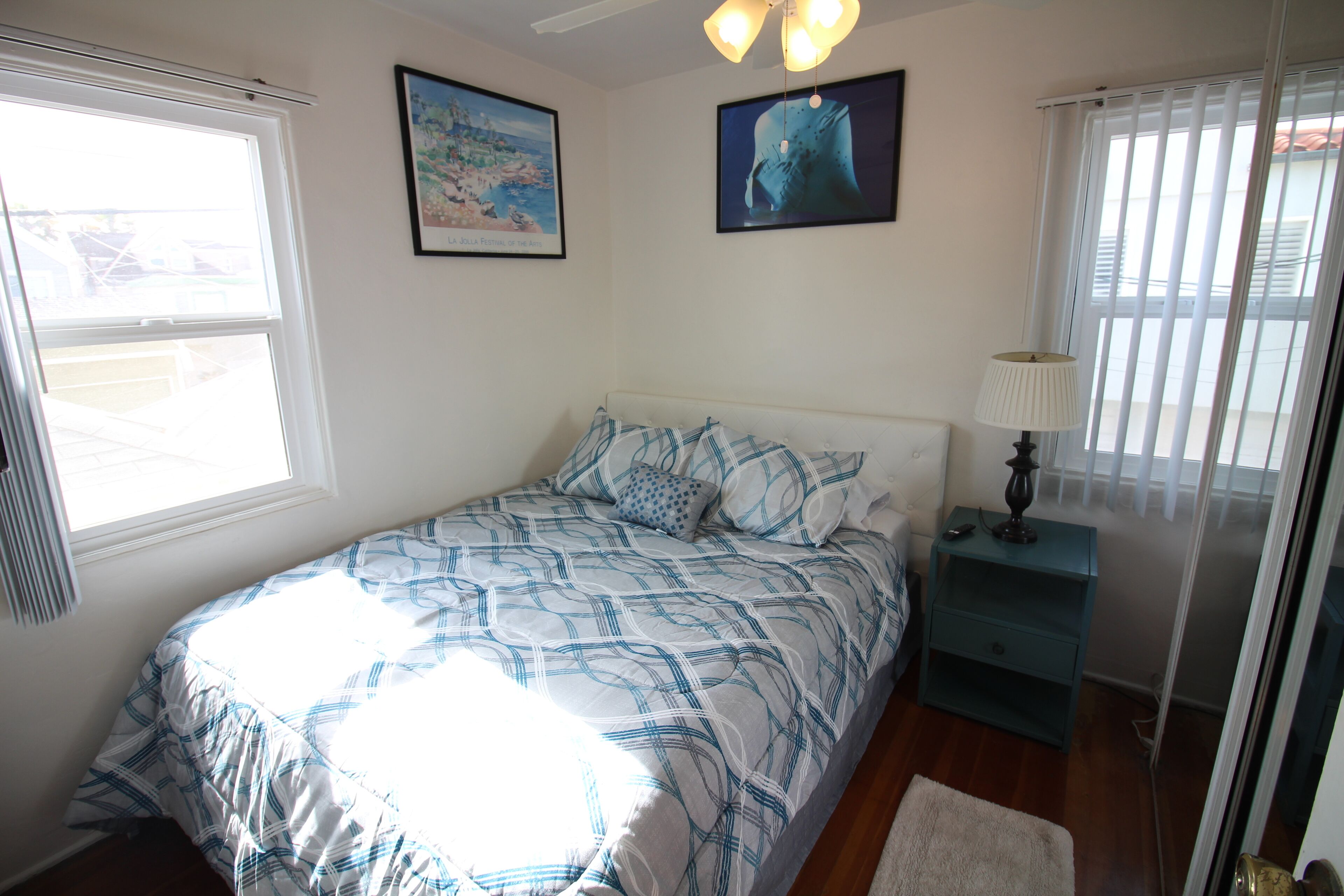 Cozy Ocean View Beach Cottage, Steps to Ocean,Large EnclosePatio -1BR- Sleeps 5