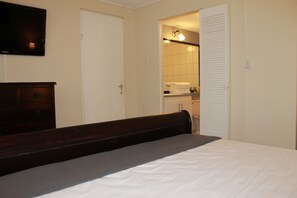 1 bedroom, in-room safe, iron/ironing board, free WiFi