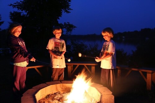 Amazing Private Lodge, on end of Peninsula ~ Sand Bottom lake.