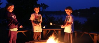 Amazing Private Lodge, on end of Peninsula ~ Sand Bottom lake.
