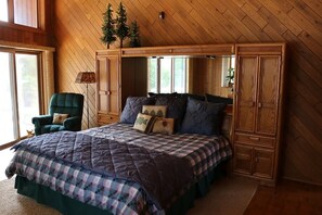 4 chambres, bureau, fer et planche à repasser, lit parapluie