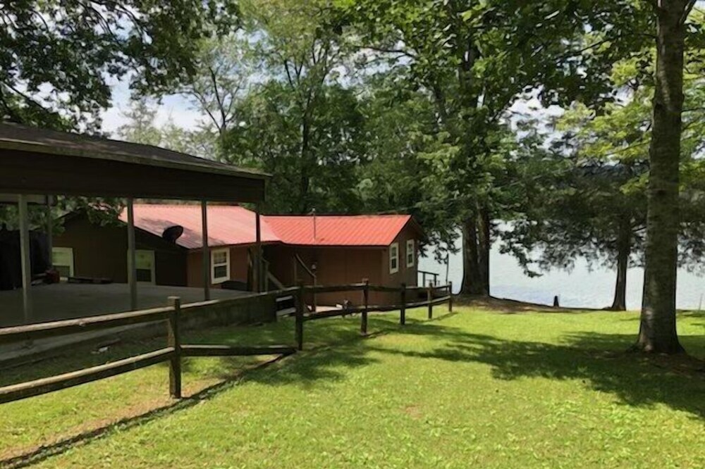 Beautiful Rustic Cabin On Lincoln Lake Is A Sportmans Paradise!