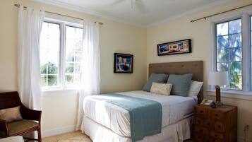 3 sovrum, vÀrdeförvaringsskÄp pÄ rummet och strykjÀrn/strykbrÀda