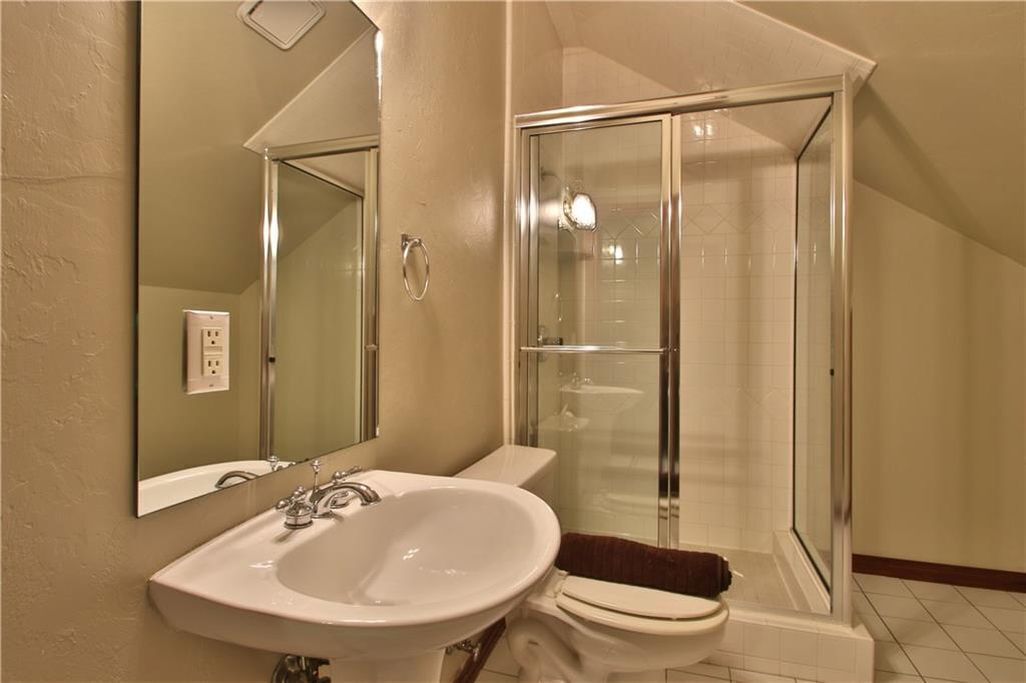 Spacious home near I-35 in Edmond