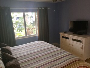 1 dormitorio, tabla de planchar con plancha, wifi y ropa de cama