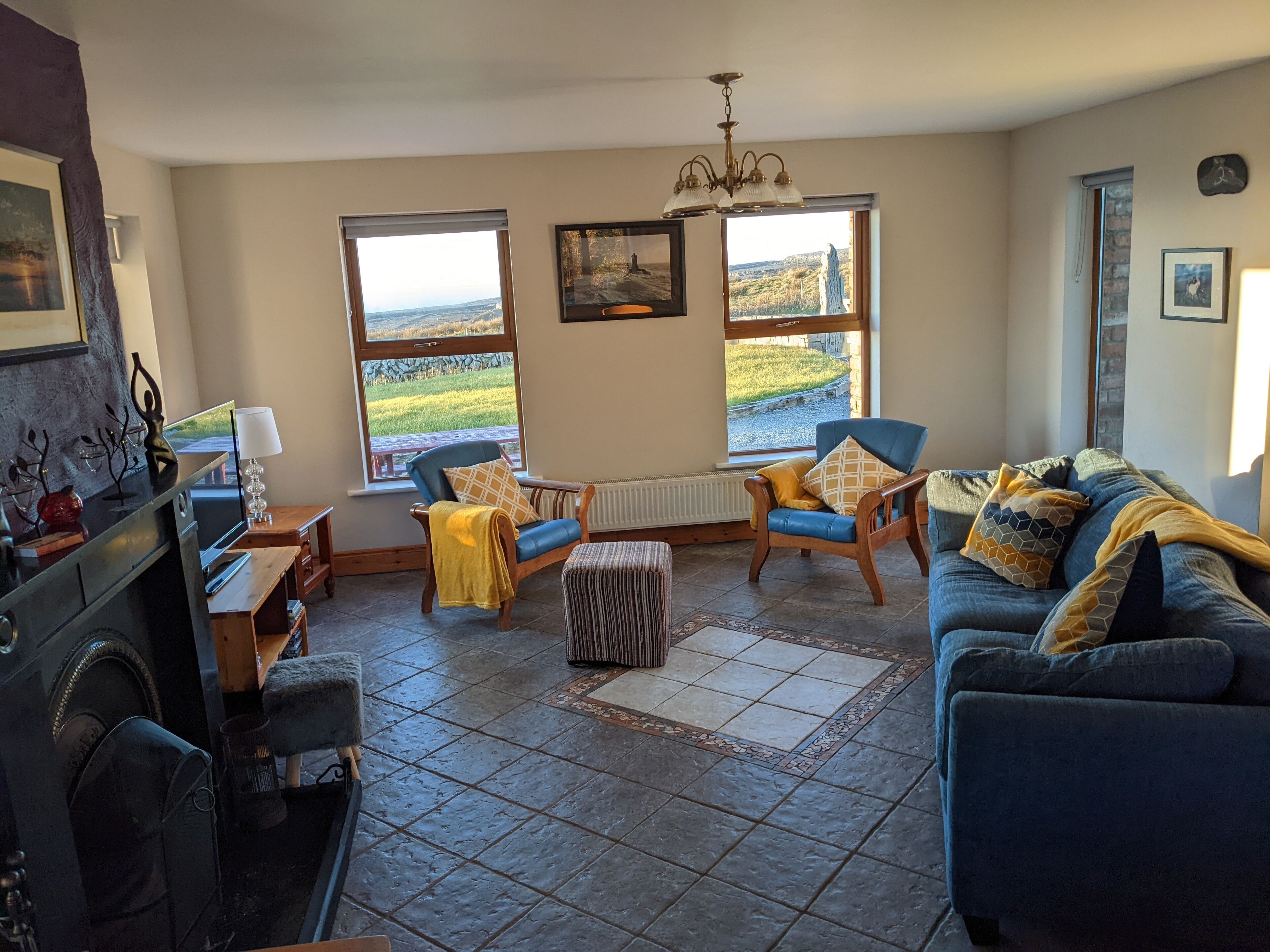 TV, fireplace, DVD player, books