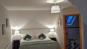 3 bedrooms, desk, iron/ironing board, travel crib