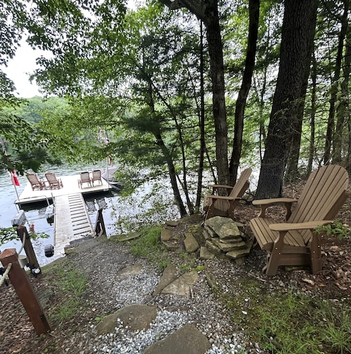 OWLS NEST, gemütliche Kabine, Premiere Lake Waterfront, privates Dock, HotTub und Bettwäsche