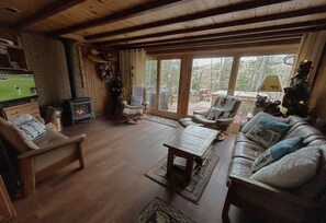 Téléviseur connecté, jeux vidéo, lecteur de DVD, livres