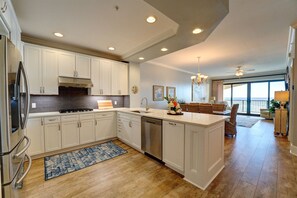 Kühlschrank, Mikrowelle, Ofen, Geschirrspüler