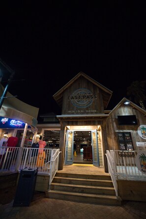 المنشأة من الخارج