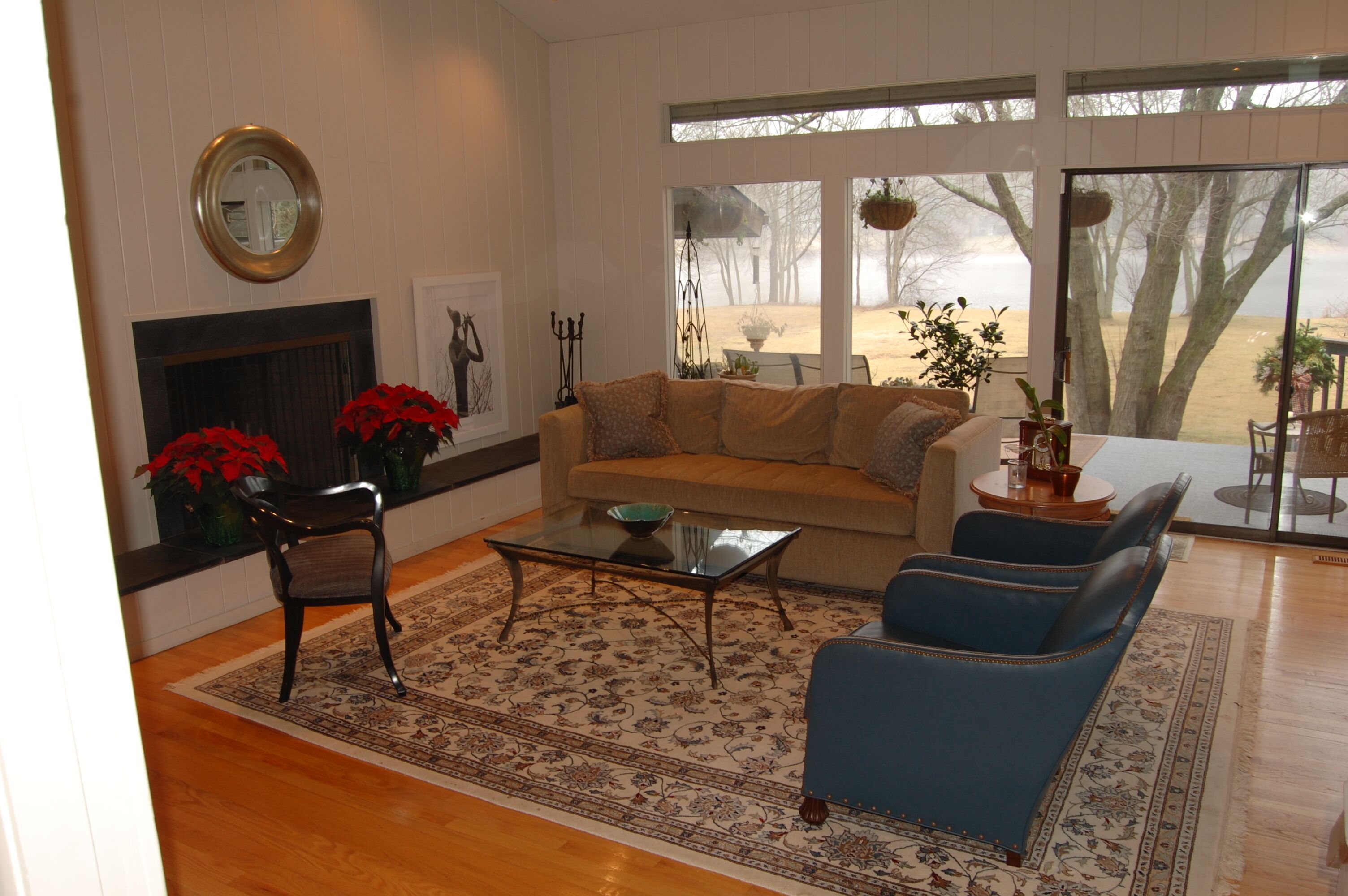 Water's Edge: Fun, Style, Comfort and Location!