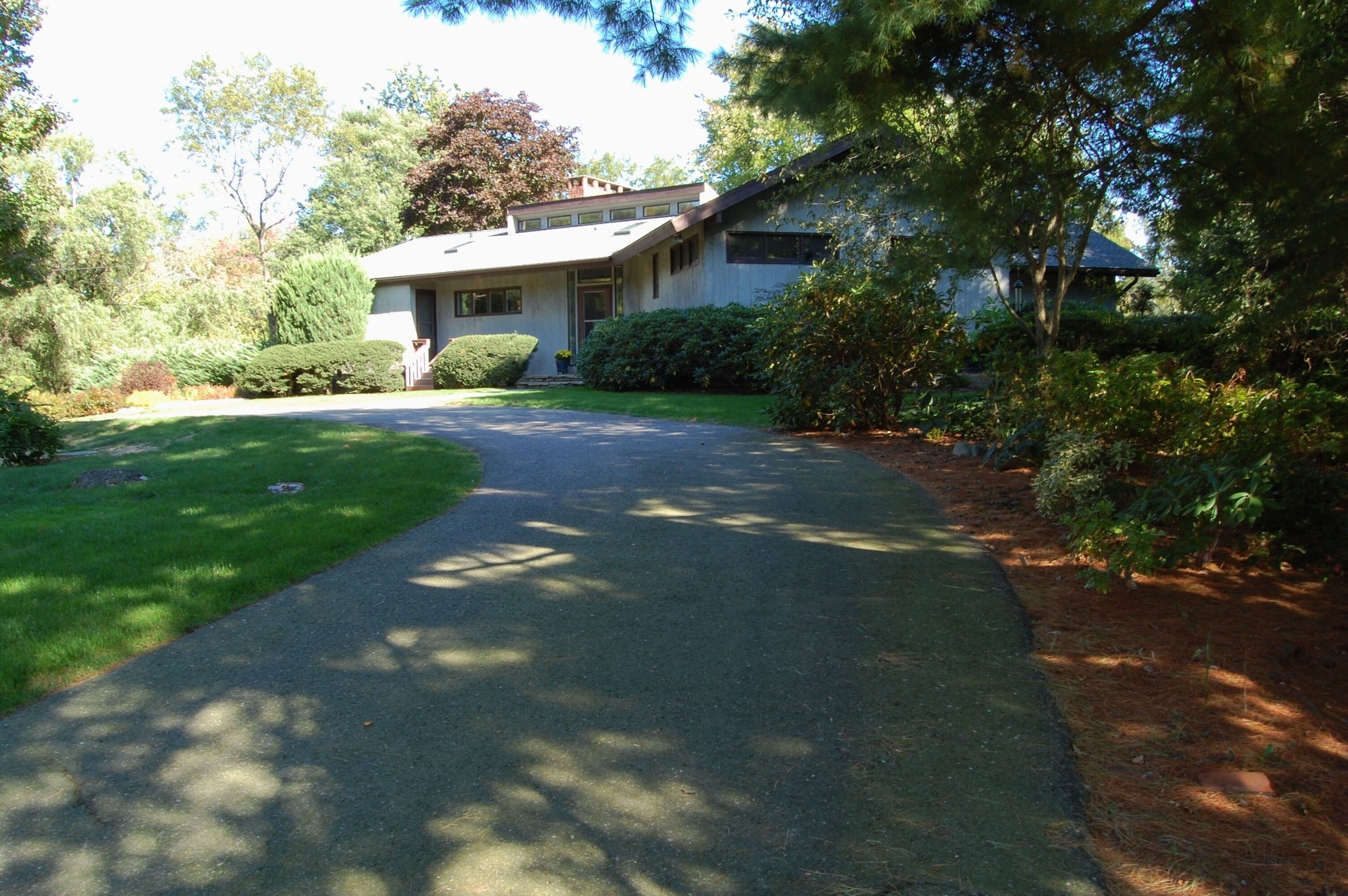 Water's Edge: Fun, Style, Comfort and Location!