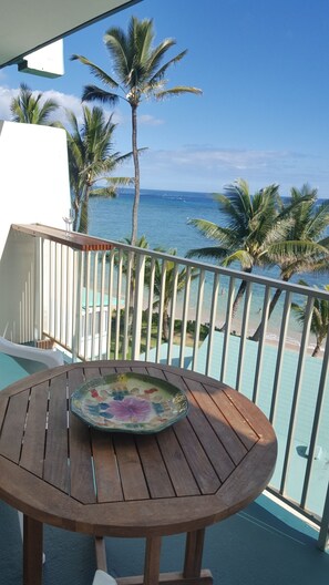 Property grounds - Beachfront Condo in Punaluu. Updated! Clean beaches to walk/swim! Escape Crowds! (Hauula)