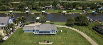 "THE TEXICAN" - Beautiful, Waterfront Home on Caney Creek
