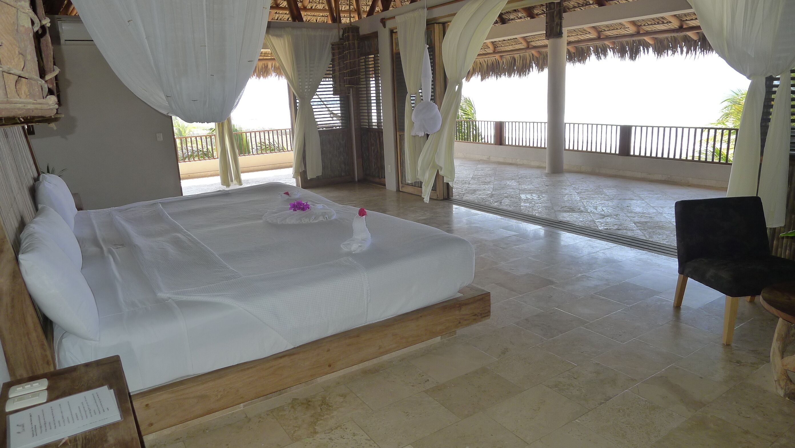 Huge Luxury Oceanfront Estate in Paradise 25m privat Pool.Best Location