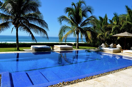 ...casaemelina-puertoescondido...contact us for a deal !
25m Pool, huge property
