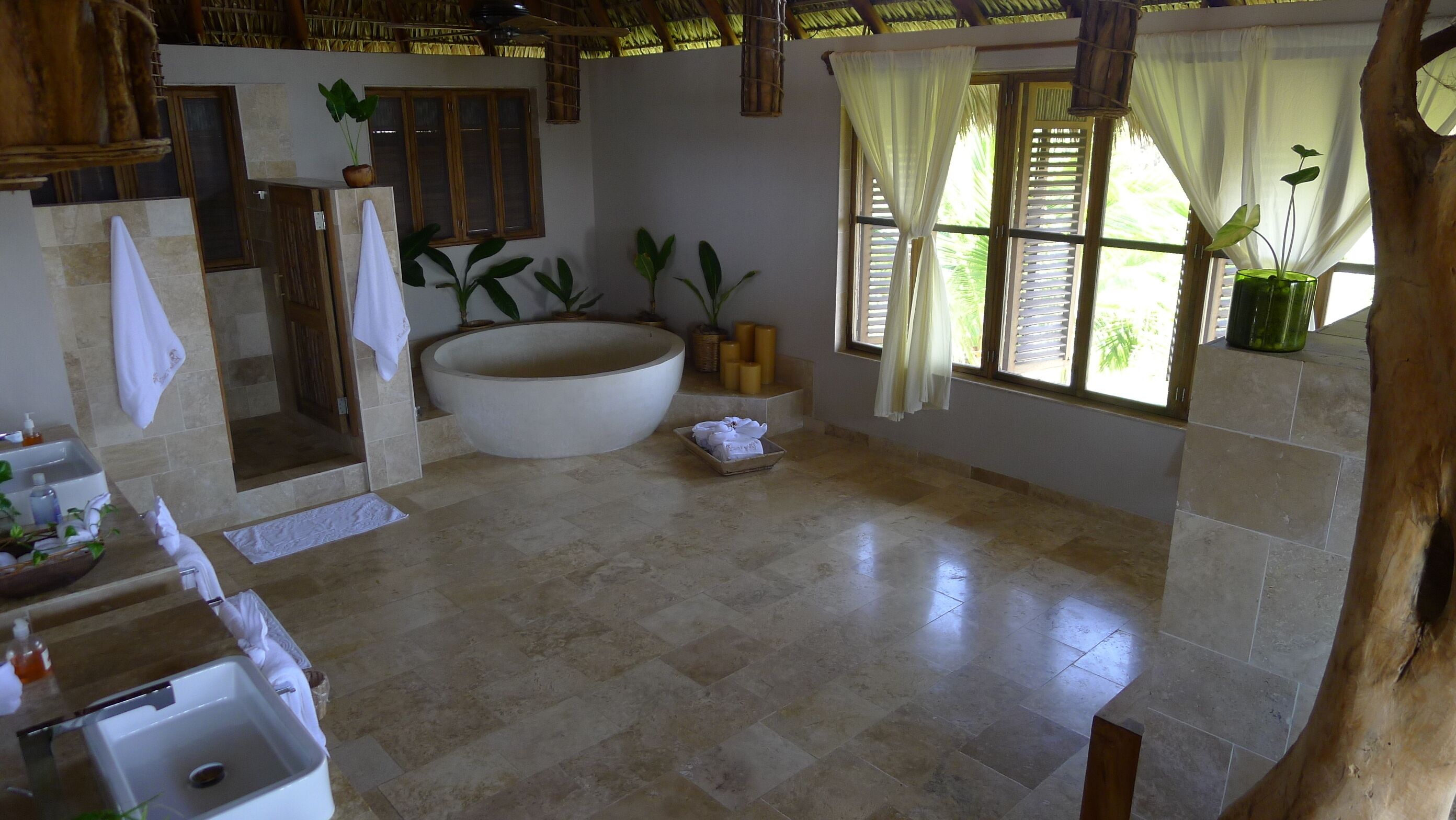 Huge Luxury Oceanfront Estate in Paradise 25m privat Pool.Best Location