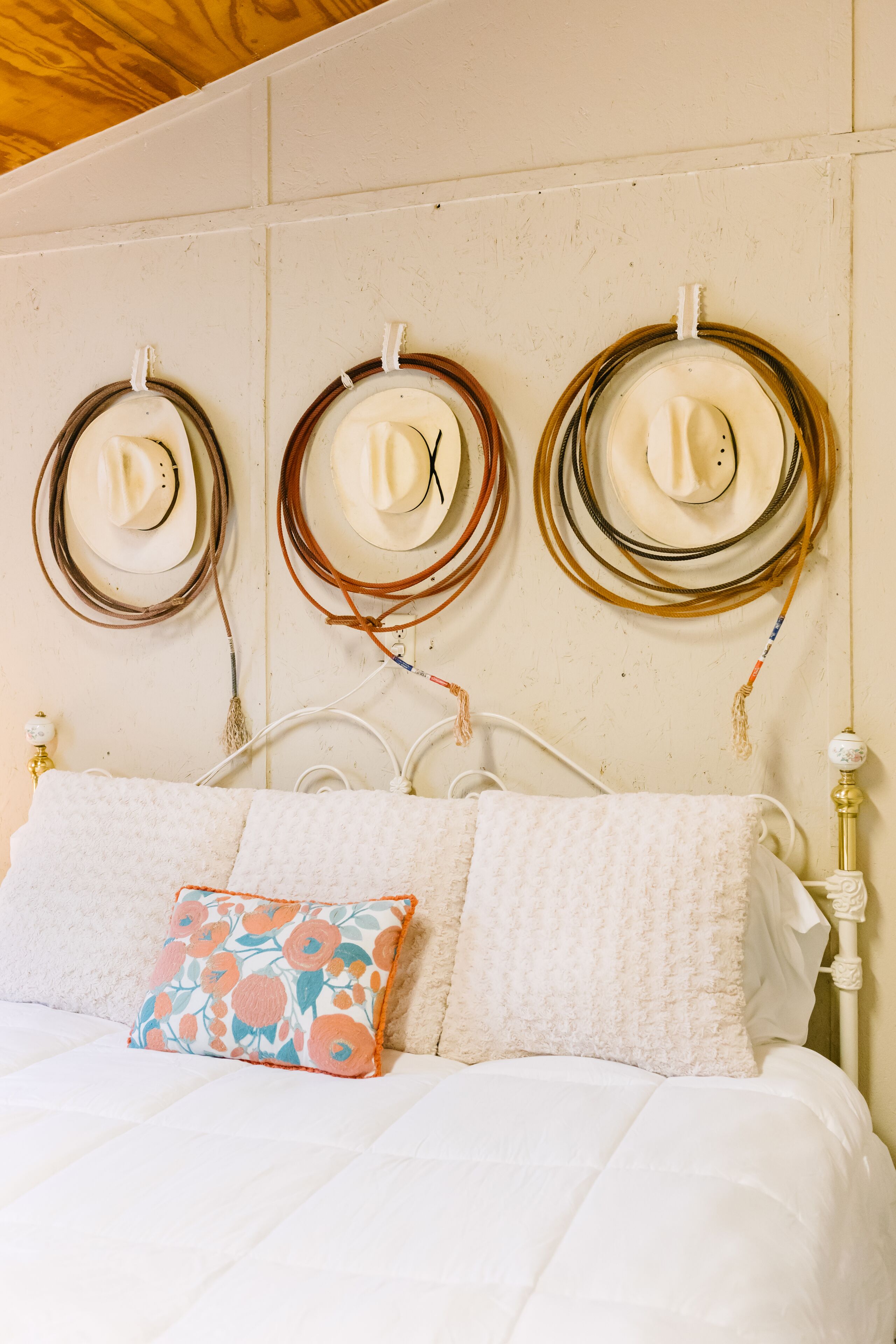 Thelma Cottage: Charming & Cozy 2 bedroom 2.6 miles from The Frio River