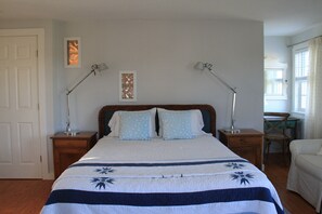 2 slaapkamers, een bureau, een strijkplank/strijkijzer, gratis wifi