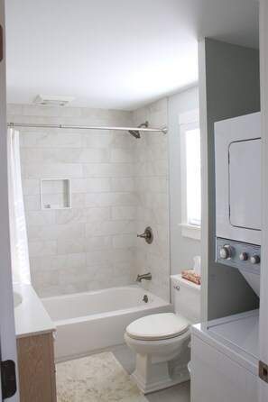 Bathtub, hair dryer, towels, soap - SUNNY second floor 2BD, 2BT (Nantucket)