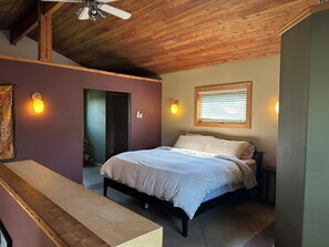 2 bedrooms, desk, iron/ironing board, WiFi