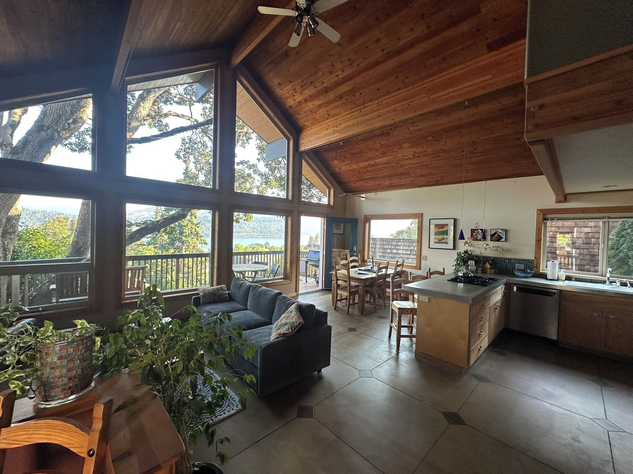 Columbia Tree House - Downtown Hood River With Big View And Fenced Yard - Hood River, OR