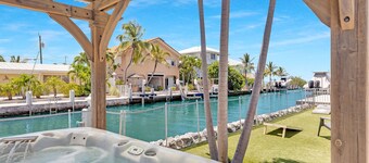 SeaBreeze🌊 A Private Pool, Hot Tub, Pet Friendly 🐾