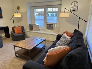 Smart-TV, DVD-spiller og bøker