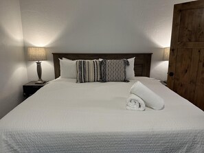 2 soverom, strykejern/-brett, reiseseng for barn og wi-fi (inkludert)