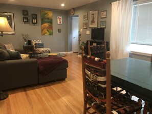 TV connectée, livres, médiathèque, vidéothèque