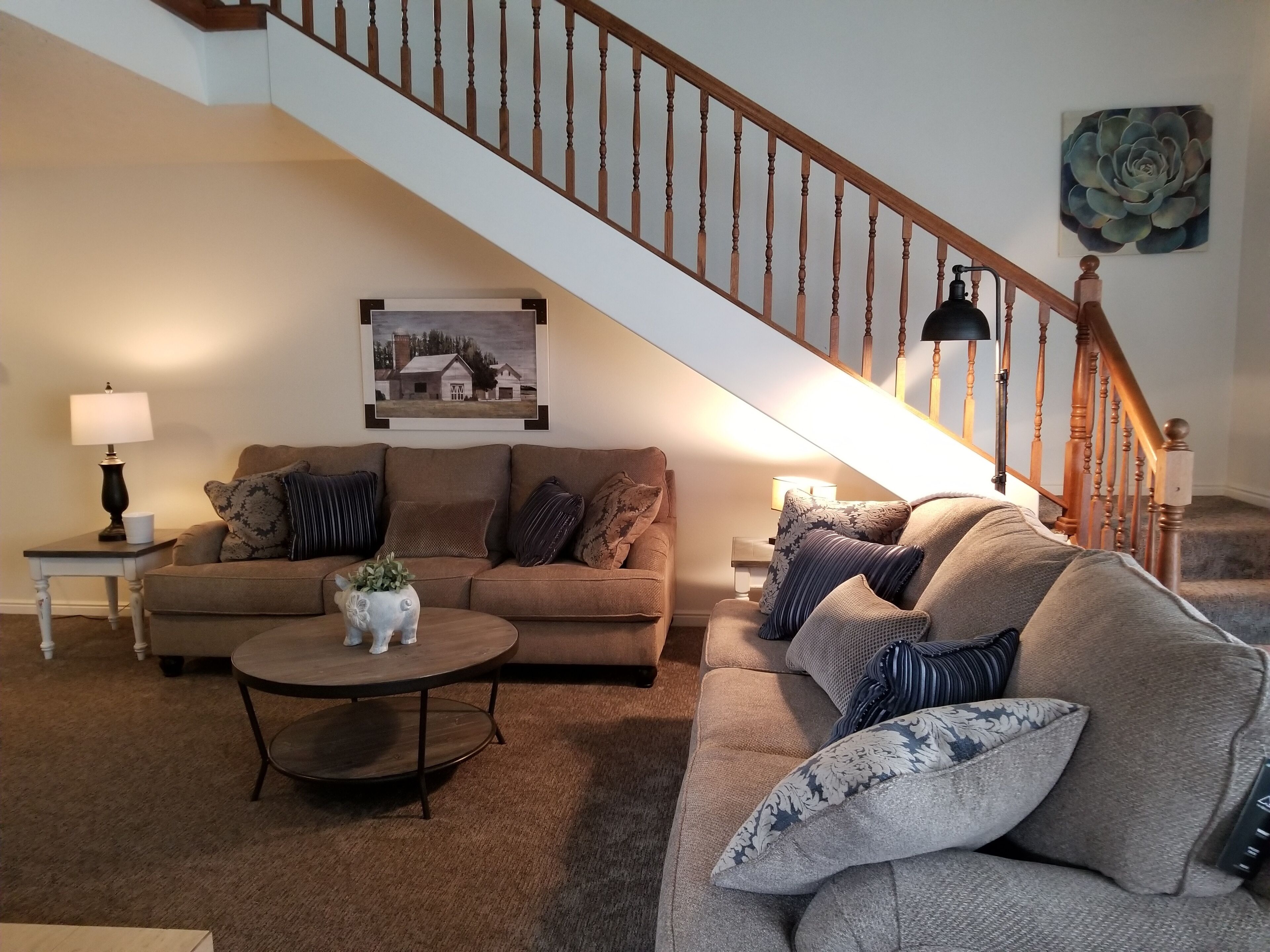 Modern Deluxe 2-story condo newly furnished