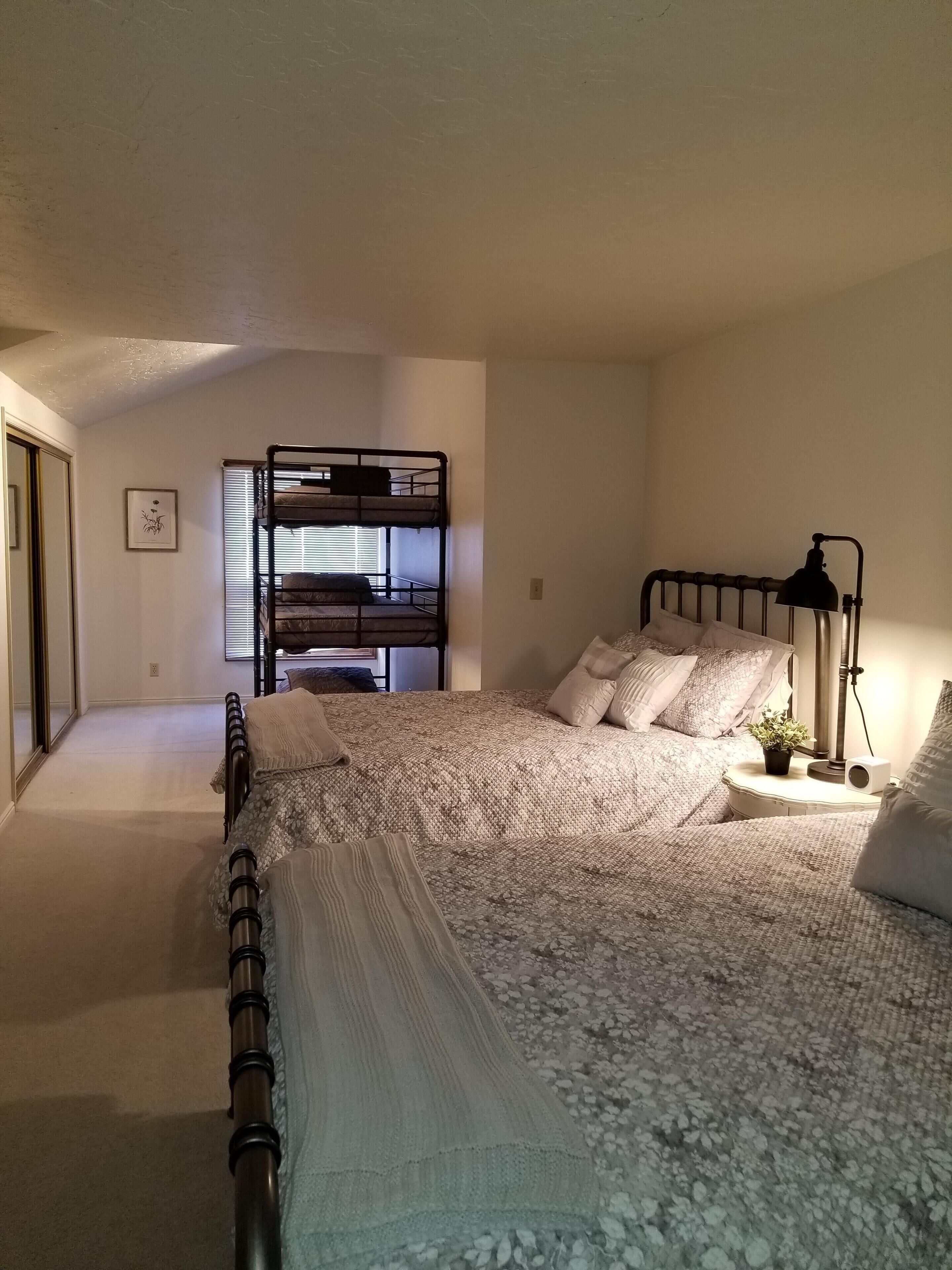 Modern Deluxe 2-story condo newly furnished