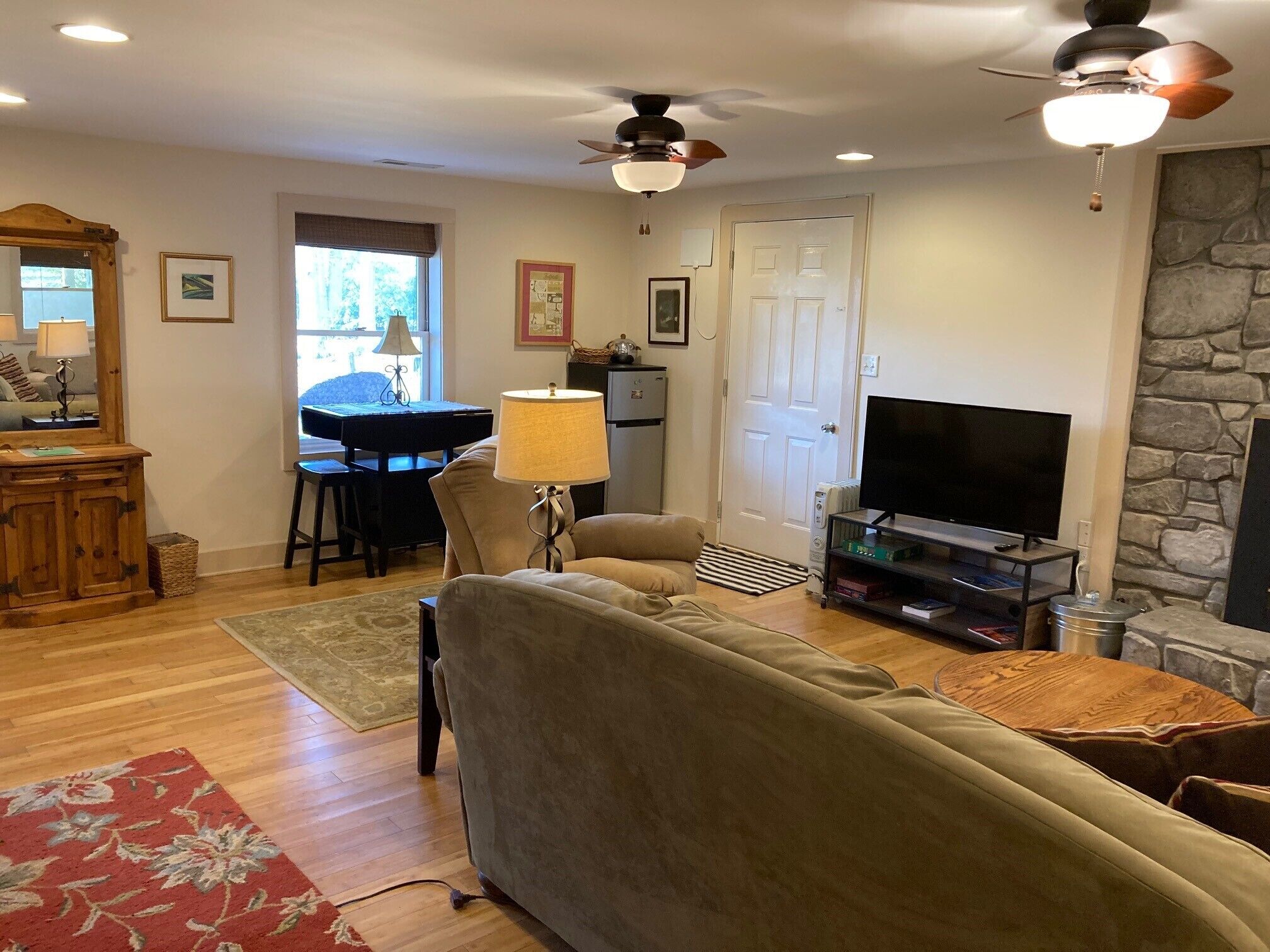 The perfect country get away only 15 minutes to downtown Asheville.