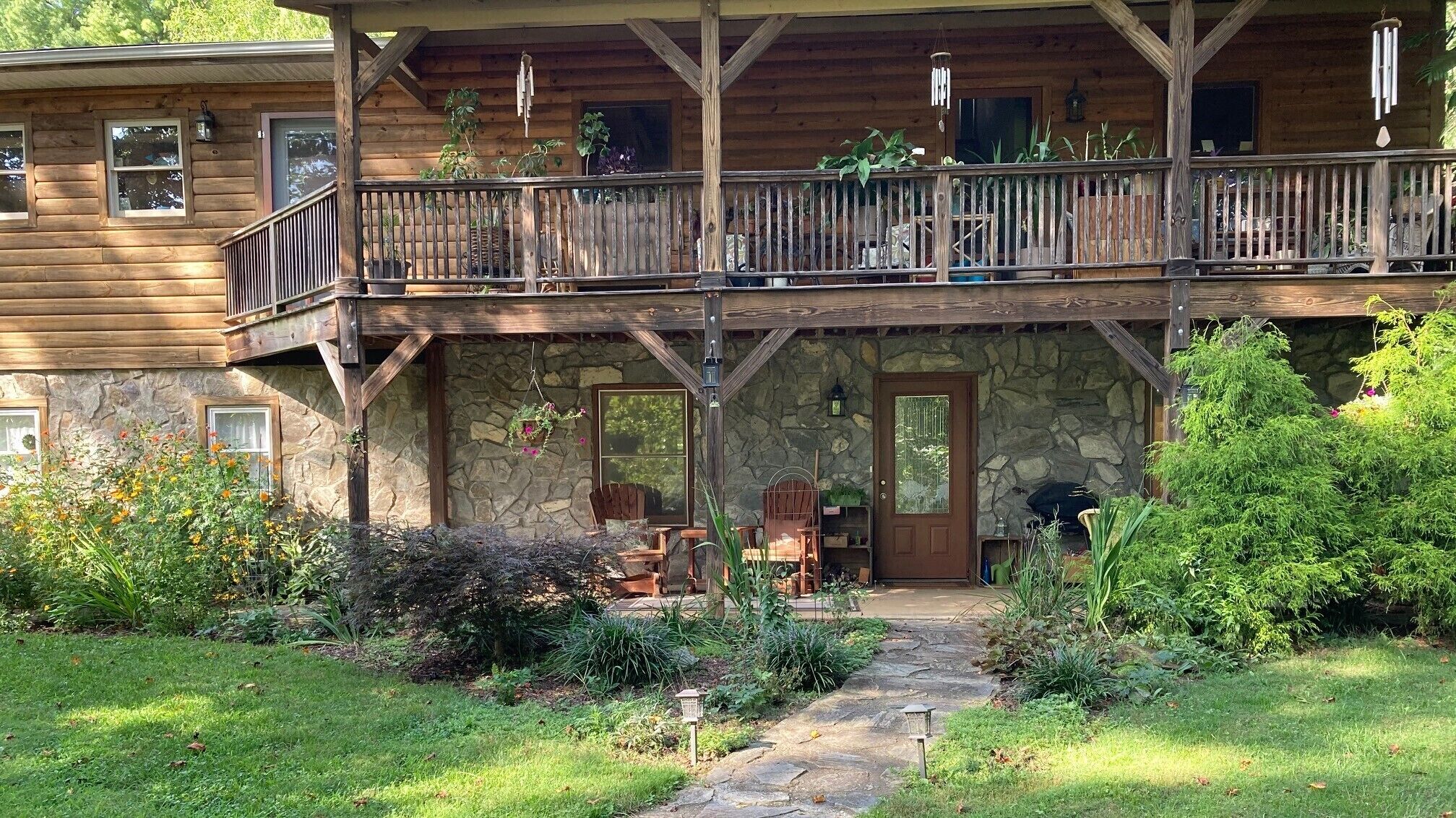 The perfect country get away only 15 minutes to downtown Asheville.