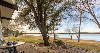 WaterFront Rentals Lake Lewisville- Lake Houses near each other