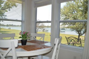 Dining -  WaterFront Rentals Lake Lewisville- Lake Houses near each other (Frisco)